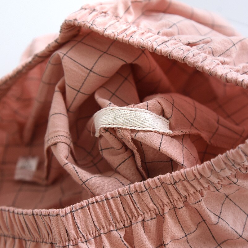Novedad de verano, pijamas de dos piezas para parejas, pantalones cortos a cuadros de manga corta para hombres, 100% de gasa de algodón, conjunto sencillo de servicio doméstico para mujeres, ropa de dormir