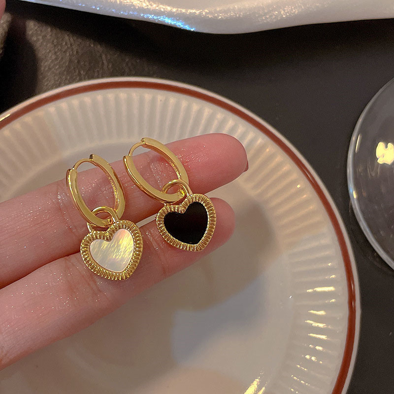 Boucles d'oreilles asymétriques rondes creuses noires pour femmes, accessoires en strass pour femmes: Titane plaqué