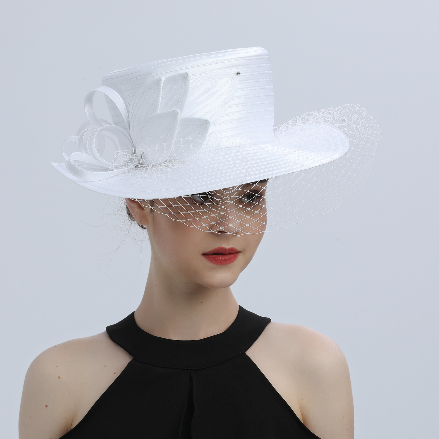Sombrero de iglesia blanco de lujo para , banquete, tela satinada, sombreros de fotografía, cadenas Premium, sombrero Formal, gorra superior de flores para mujeres y señoras