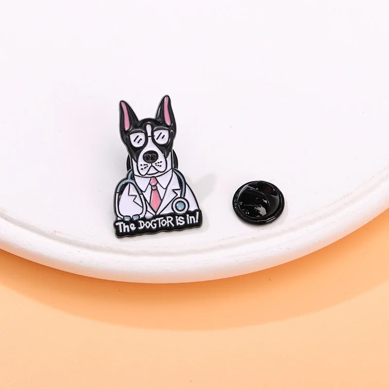 Alfileres esmaltados de pato para perro y Doctor, broches de animales, gatos y enfermeras, insignias de solapa de dibujos animados, ropa, mochila, de joyería para amigos: PLATEADO