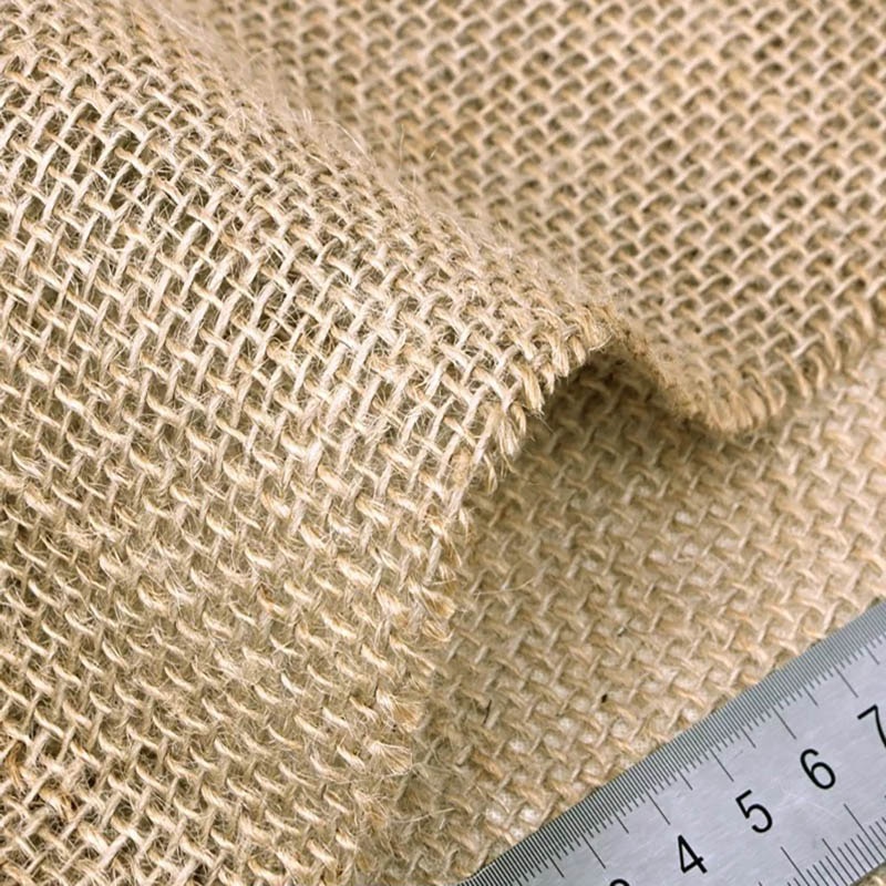 Klassisk jutebrun grov säckväv grovt tyg klädsel naturligt hantverksmaterial i metervara