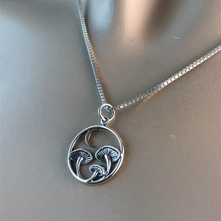 Wangaiyao Ronde Retro Paddestoel Ketting Vrouwelijke Crescent Paddestoel Dame Persoonlijkheid Temperament Sleutelbeen Keten