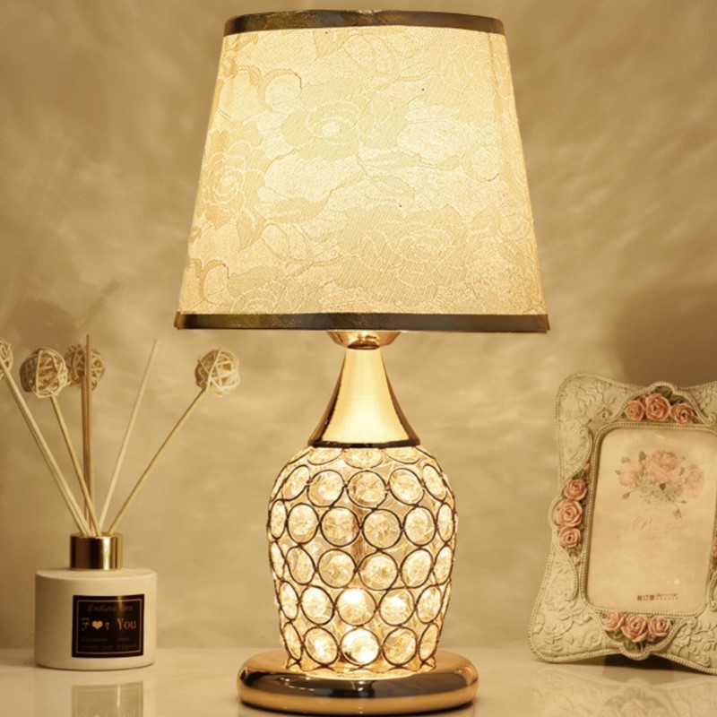Kristall-Tischlampe Ich bin europäischen Stil, einfache moderne Schlafzimmer-warme romantische , kreative dekorative Nachttischlampe