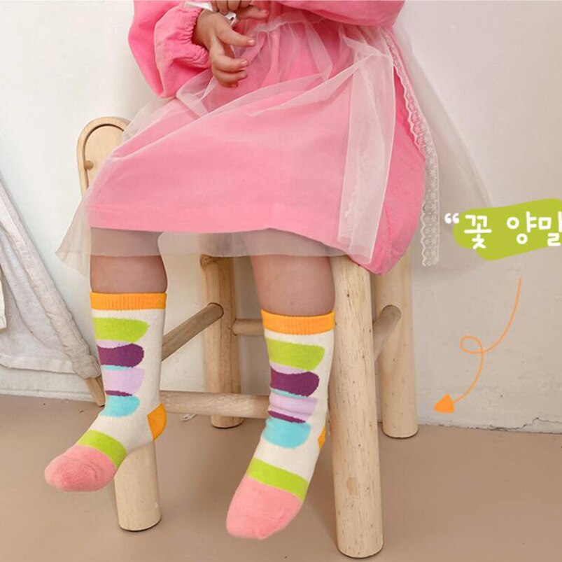 Regenbogen streifen socken für jungen baumwolle rohr socken für mädchen kleidung kleinkind mädchen knie hohe socken freundlicher bein wärmer Baby zeug