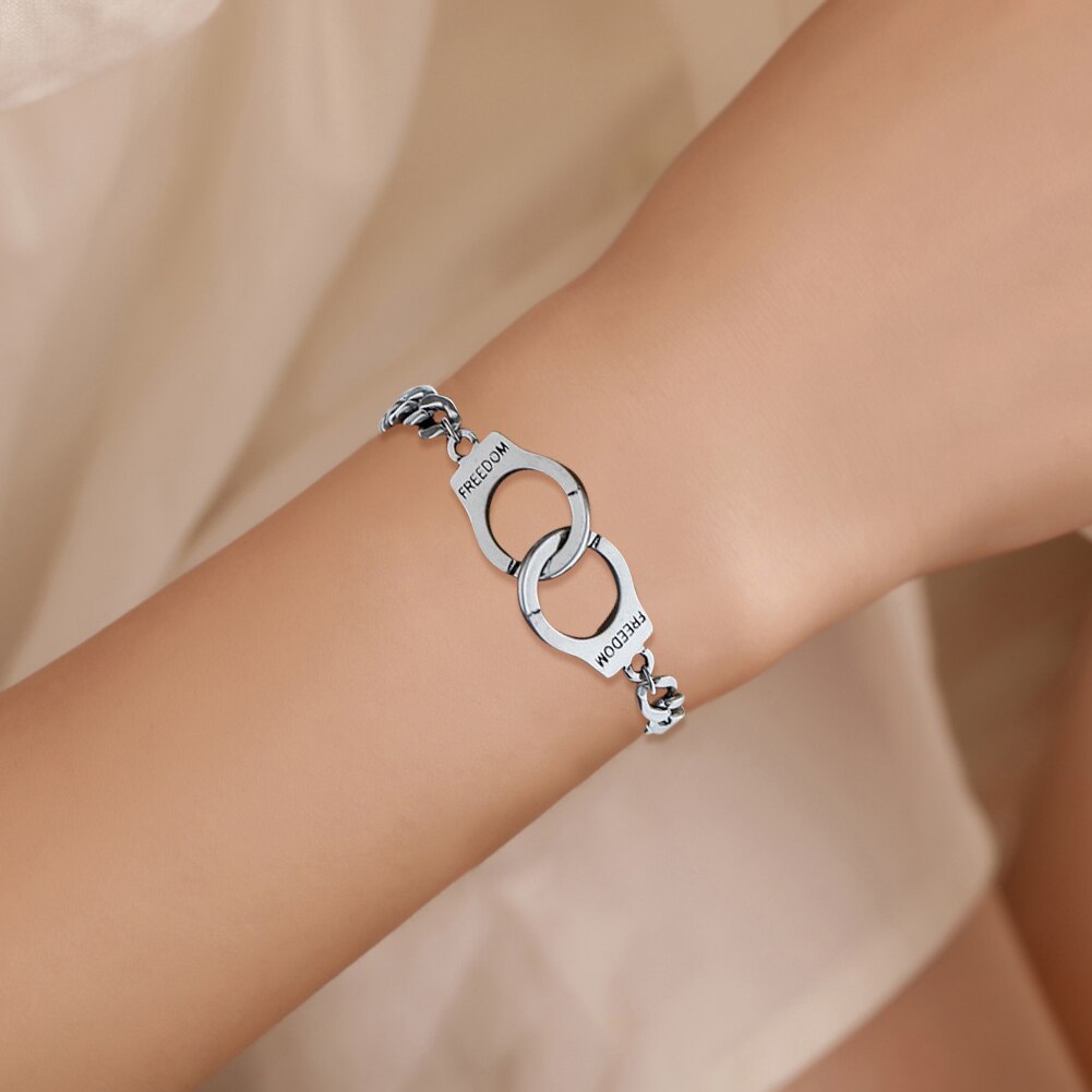 Bracelet ajustable en acier inoxydable pour femmes, bijou de poignet, menottes, lettrage, liberté, couple,