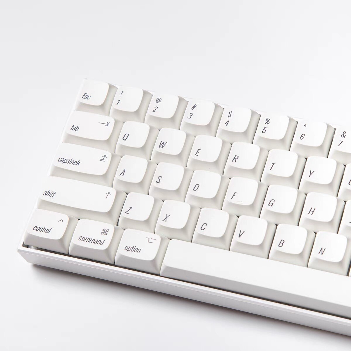 Xda pbt keycap pbt sublimation key-cap xda profil 124 nøgler keycaps minimalistisk kompatible 87/104/108/84/64/98/96: Mac stil-engelsk / Pak med plastikdåse
