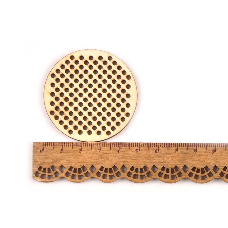 Manualidades de madera redondas con forma de corazón para álbum de recortes, adornos de madera tallados en agujeros de punto de cruz, accesorio hecho a mano para decoración del hogar, 10 Uds., M2564