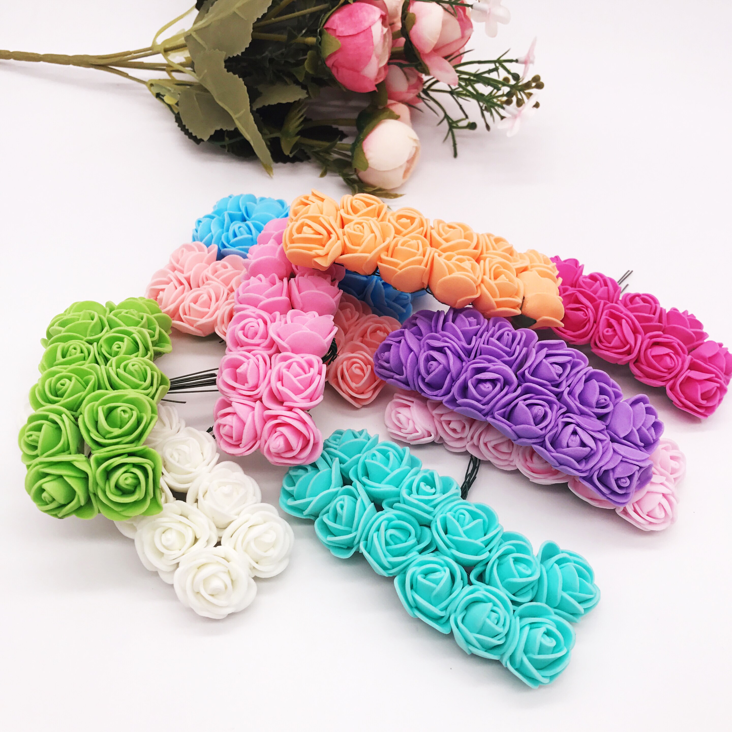 144 stück Günstige künstliche blumen Mini schaum Teddy bär von rosen Strauß Vase für Heimat Dekor hochzeit dekorative blume kranz