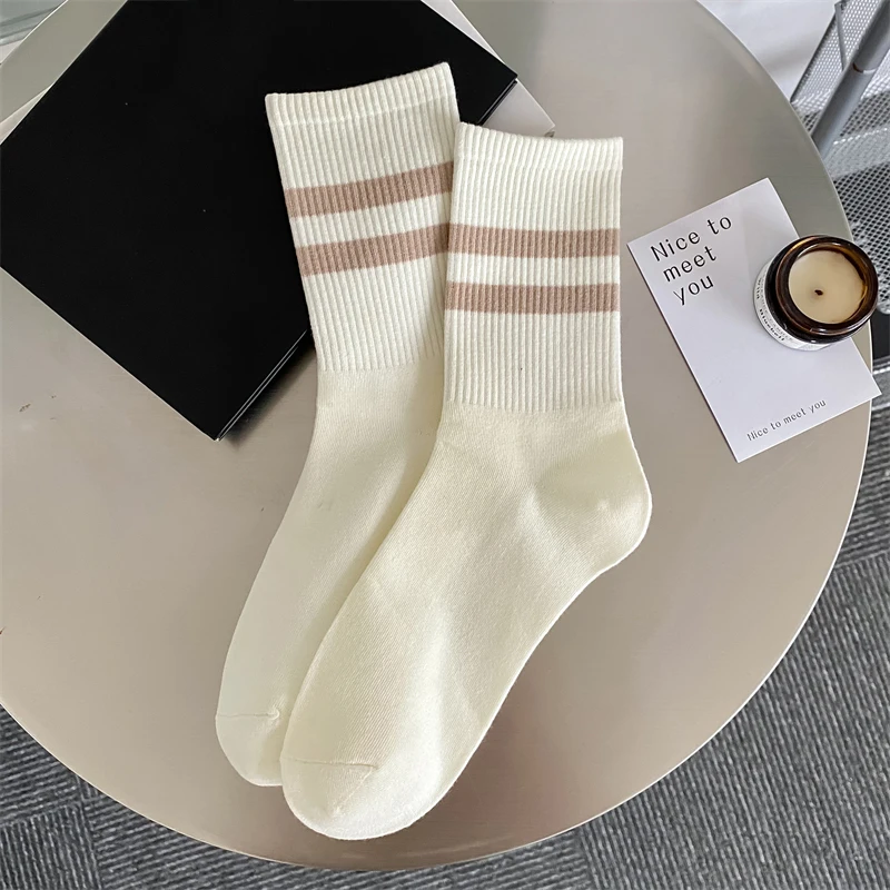 Femmes chaussettes japonaise automne nouvelle nouveauté couleur bonbon sport équipage chaussettes pour filles Style Preppy rayé chaussettes décontracté: Turquoise