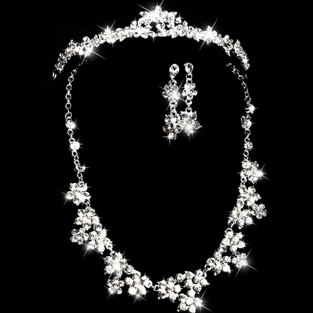 Luxe ketting met ingelegde strass steentjes, oorbellen, haarkrans, hoofddeksels, bruidssieraden