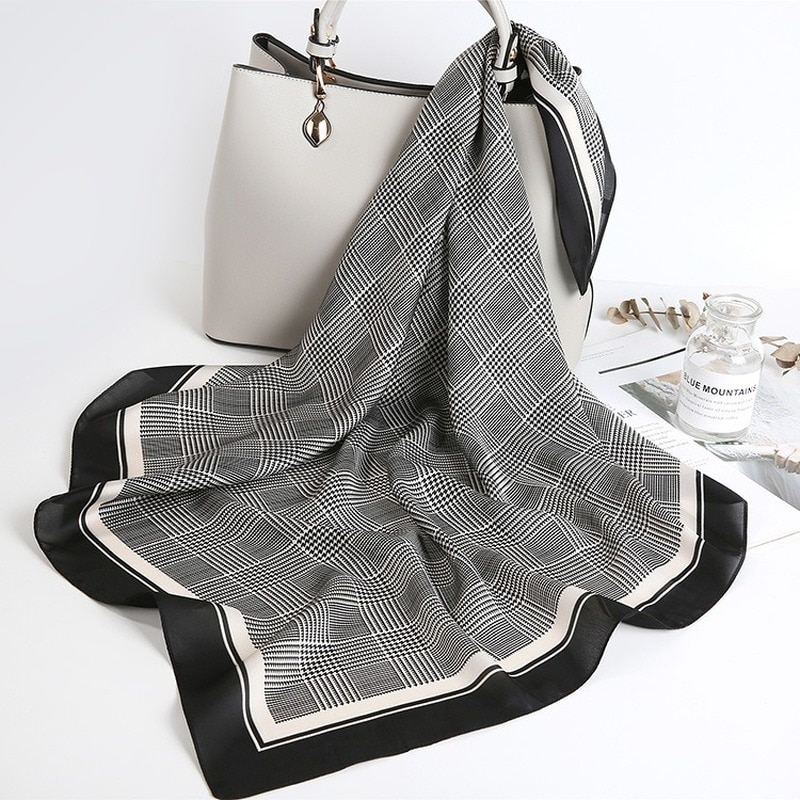 Hovedtørklæde damemærke luksus plaid print tørklæde hals silketørklæder 70cm firkantede sjaler og wrpas hår tørklæder bandana