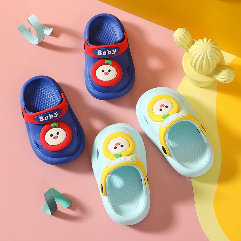 Dziecięce dziurki dziecięce kapcie letnie dziecięce antypoślizgowe śliczne kryte i obuwie plażbyć winnym kreskówki drewniaki dziecięce buty dla dziewczynki