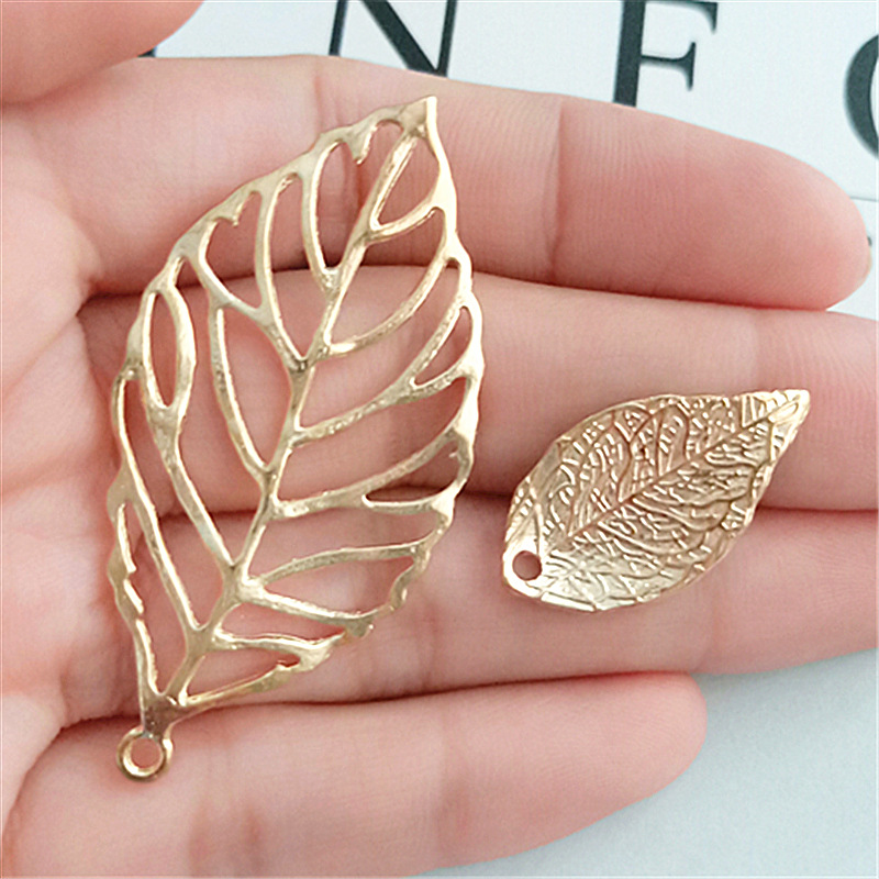 10 stk/lot legering bladgull anheng knapper ornamenter smykker øredobber choker hår gjør-det-selv smykketilbehør håndlaget