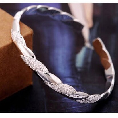 Nuovo Modo di Arrivo Braccialetti Del Nastro per Le Donne/Ragazze con Il Fascino macchia design Elegante Regalo per Gli Amanti