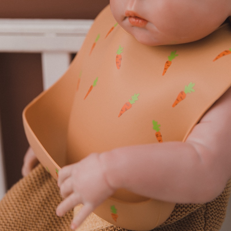1pc haklappar silikon vattentät mjuk silikon haklapp tecknad morot baby matning saliv handduk djur justerbara dukar babyprylar
