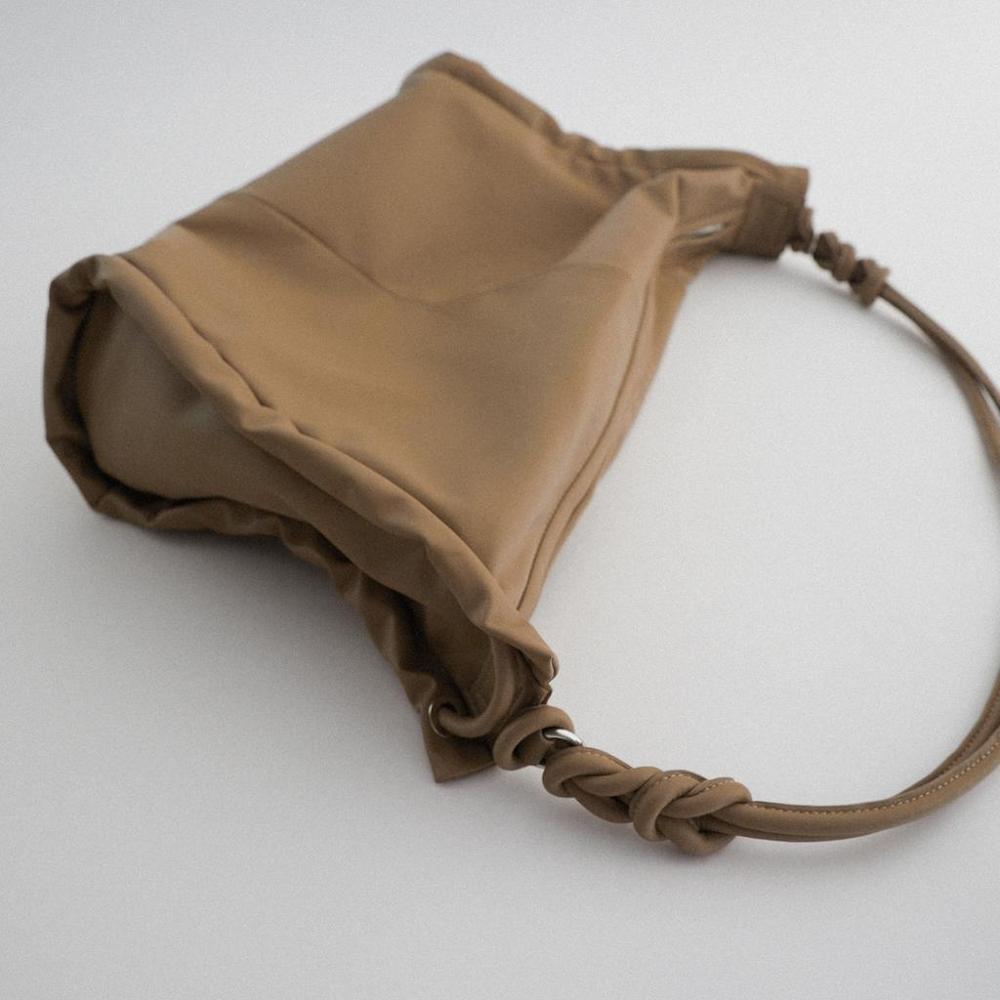 Bolso de mujer claro, decoración de pliegue lateral, bolso de hombro tipo shopper, novedad de