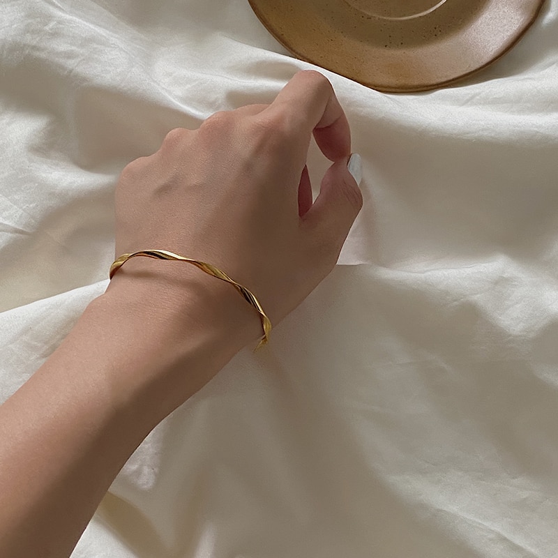 Peri'sbox Goud Kleur Wave Vorm Twisted Armbanden Dunne Geometrische Armbanden Voor Vrouwen Minimalistische Open Bangles Verstelbare Sieraden