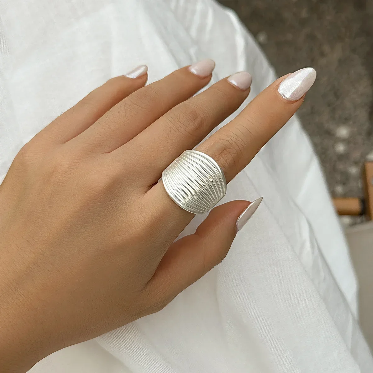 Anillos irregulares gruesos y grandes geométricos de Color dorado y plateado para mujeres y hombres, anillos de dedo con conexión de cuerda elástica con personalidad: Negro