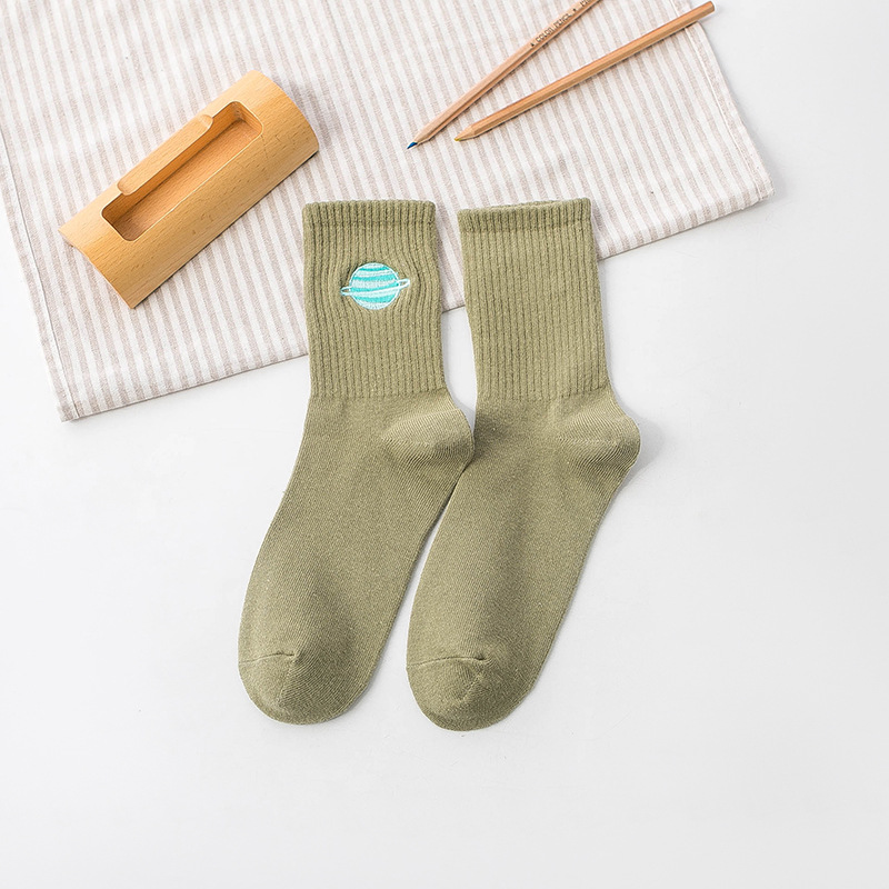 Koreanska strumpor dam vinter roliga broderi astronaut söta vilda medelstora tubstrumpor kawaii sport harajuku strumpor: Orange