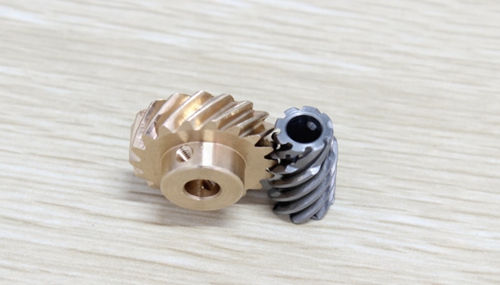 45 degree Staggered gear 45 # steel Helical gear 1:2.25 Steering brass gear 1 set=90 degree 1 modulus 18T 8T worm (6mm hole)