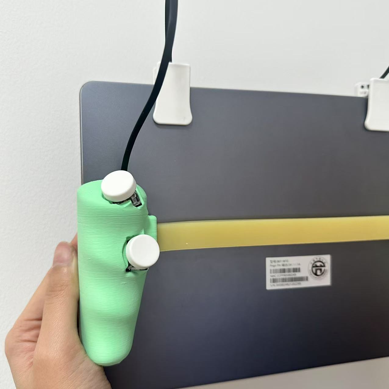 DIY Tablet Game Controller With Four Buttons and Six Fingers, Pulse Continuous Shooting, Universal, Multiple Sizes to Choose