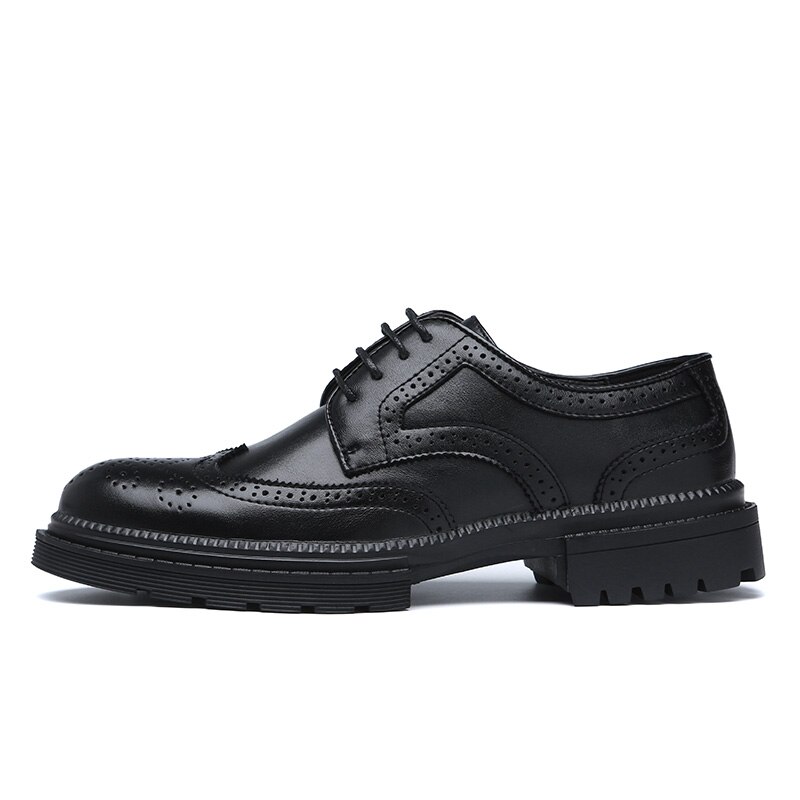 Negro Hombre Zapatos formales zapatos planos Brogues hombres tallados patrón punta redonda hombre cómodo Oxford estilo europeo zapatos de oficina de negocios