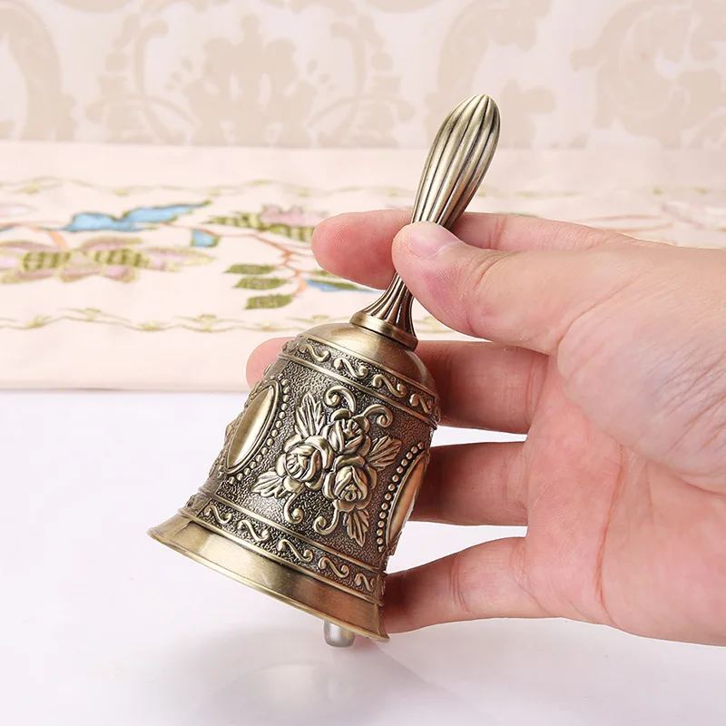 1pc retro tom de metal estilo europeu mão sino artesanato decoração alarme sino artesanato sino de natal vento artesanato de natal