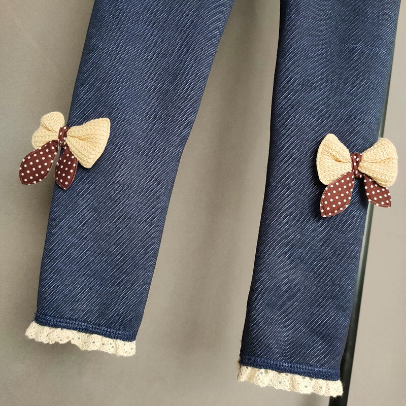 Pantalone in Denim imitazione bambina autunno inverno bambini Plus pantaloni lunghi in velluto neonate pantaloni caldi in pizzo con fiocco blu scuro nero