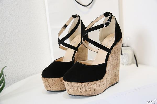 Skor stängd tå sandaler kors sammet skor korsskor träskor kilklack sommar klackar damkostym kvinnlig beige stor storlek: 35