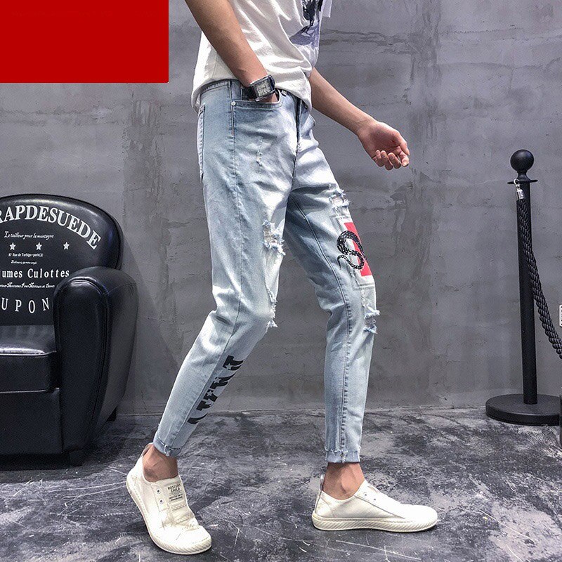 Höst slitna hål ljusblå ormtryckt hip hop street jeans herr koreanska smala tiggarfötter pennbyxor herrbyxor