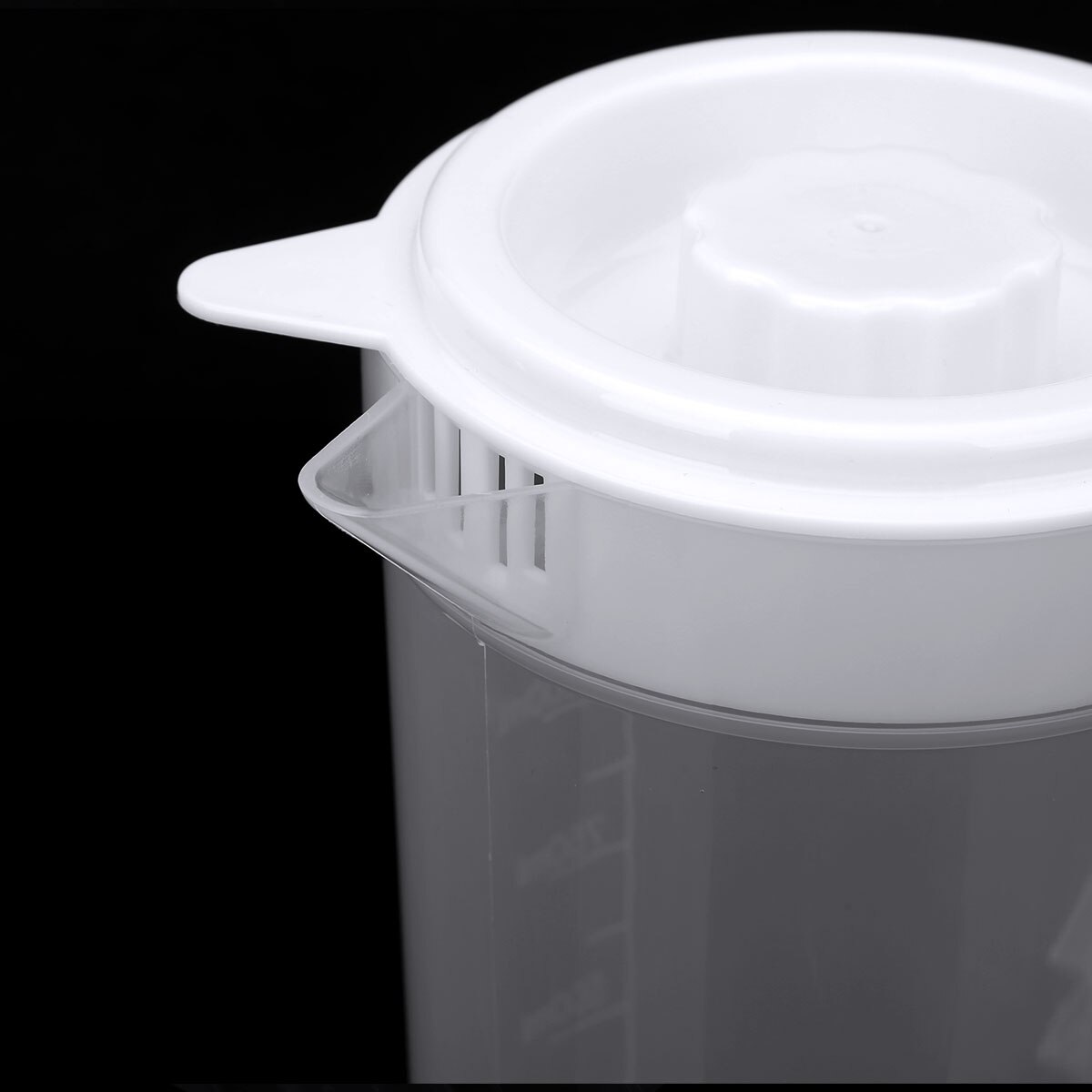 1500/2000ml Water Pitcher Plastic Measuring Jug with Lid Handle Cold Juice Bottle Leakproof Ice Coffee Tea Pot Storage Container