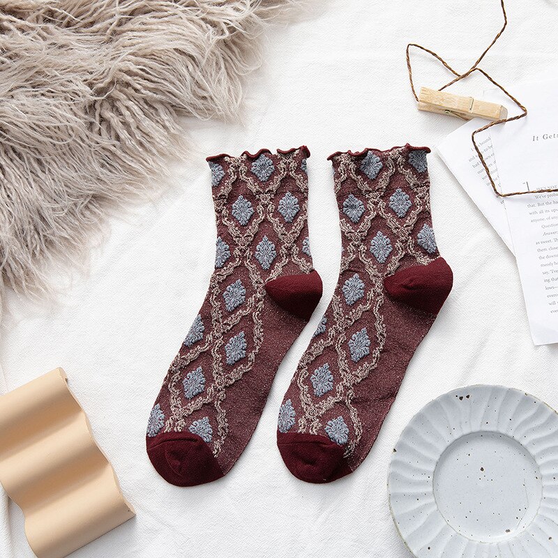 Calcetines Harajuku de estilo pijo, Retro, Vintage, de equipo, con pinta Floral, con volantes, Kawaii japonés, calcetín de mujer para Navidad: Burgundy