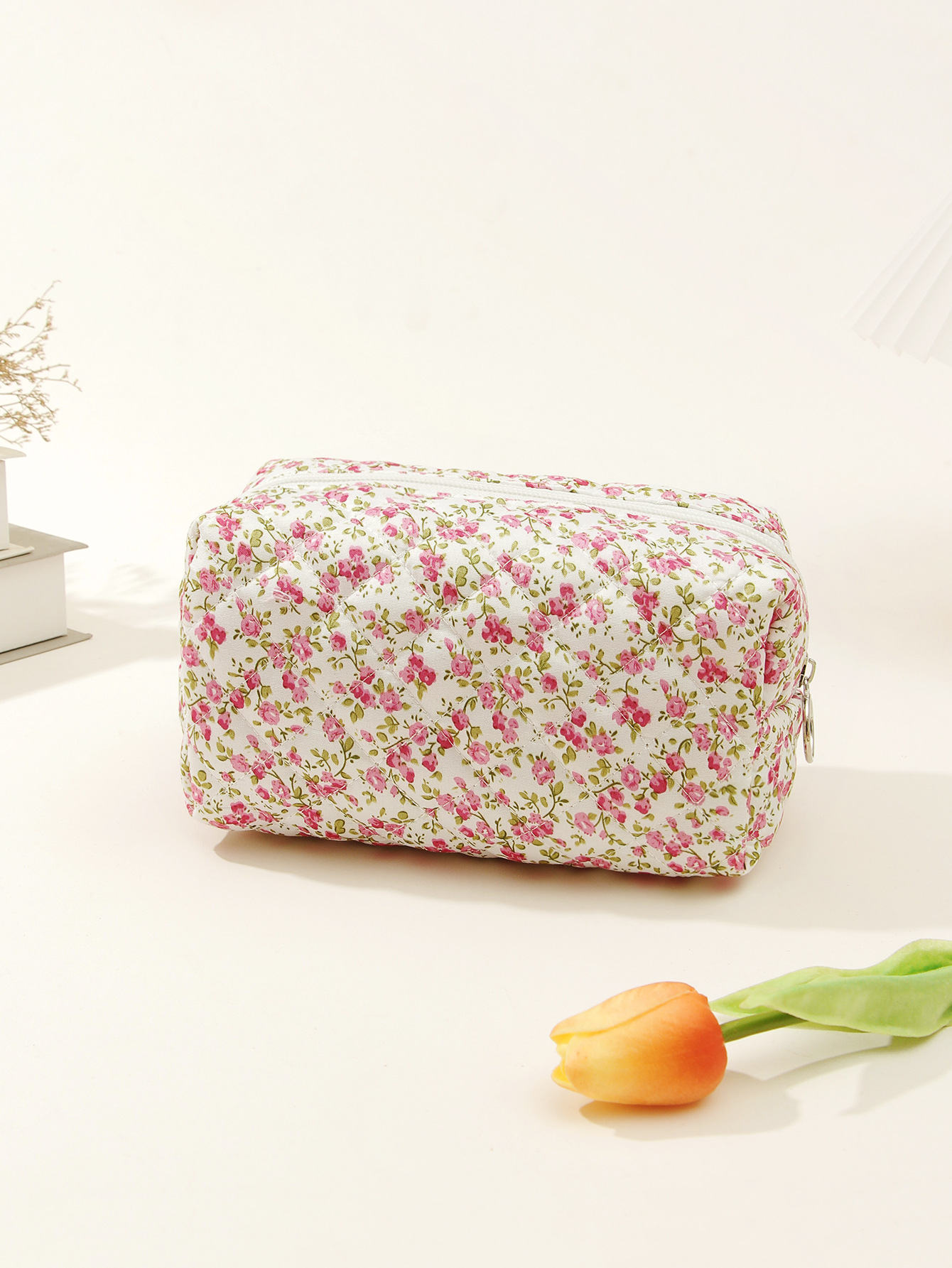 Quilted Makeup Bag Floral Cosmetic Bag Aesthetic Cute Travel Toiletry Bag Organizer cotton Makeup Brushes Storage Bag: Orange