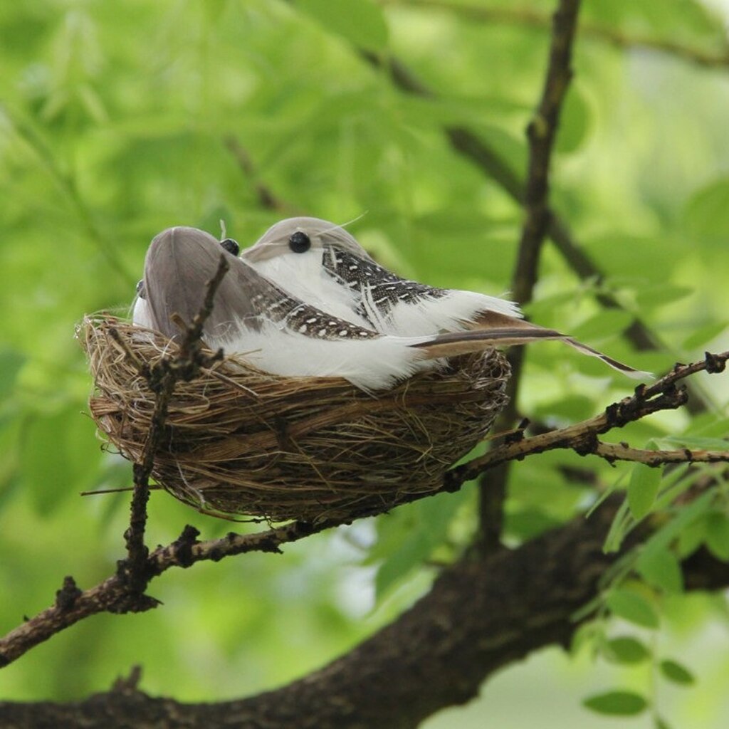 Pájaros artificiales pequeños hechos a mano, nido de paja con huevos, decoración de jardín