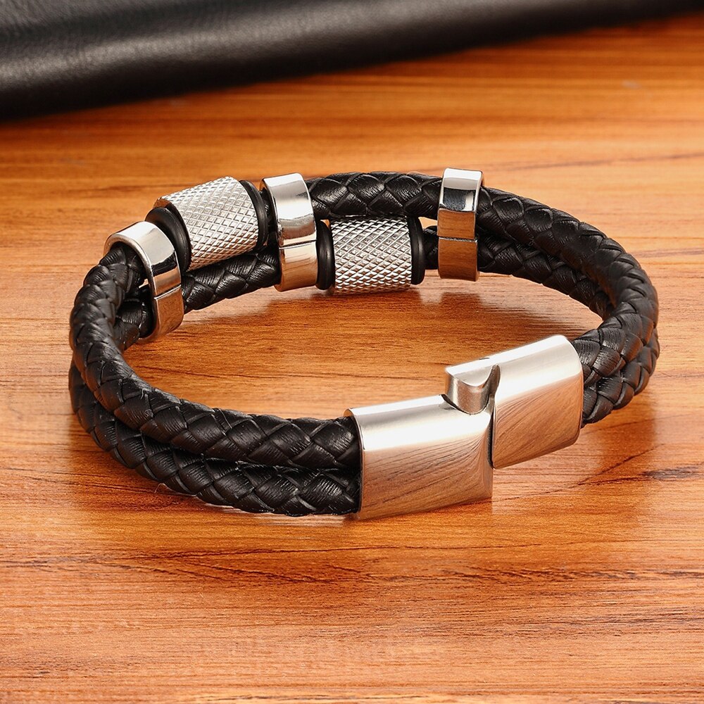 Herrenarmband aus edelstahl und leder mit unregelmäßigem aufbringen, individuell gestaltbar in 3 farben, klassisch, für attraktive jungen zum geburtstag