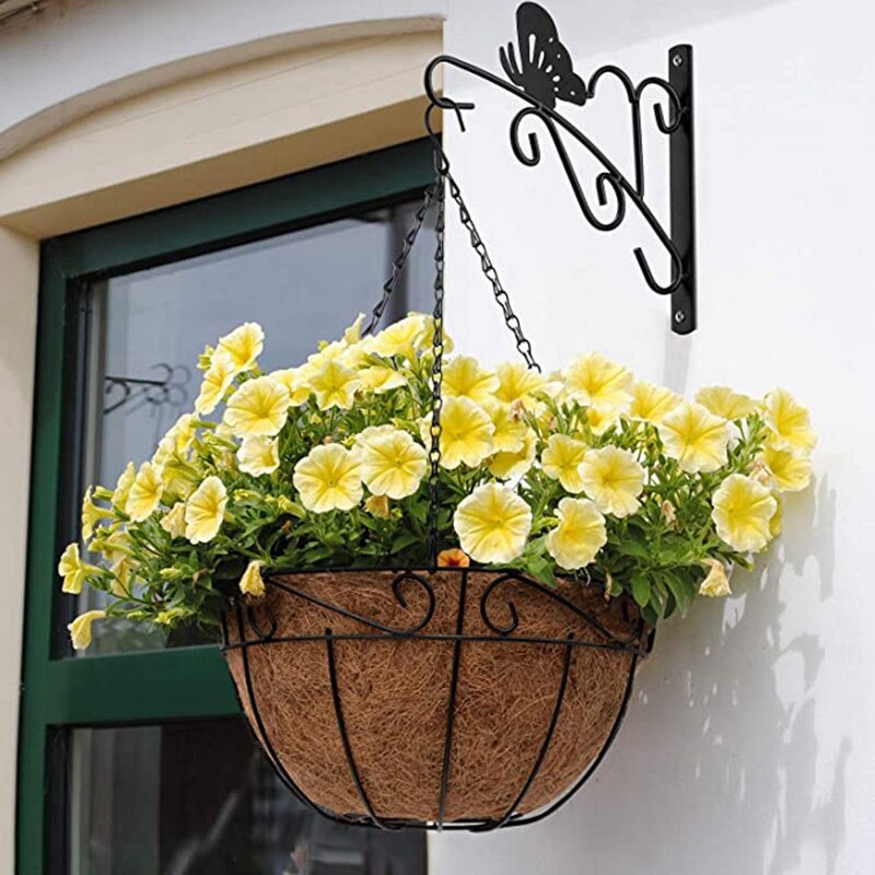Hengeplanter brakett plantekroker oppheng blomsterpotte fuglemater vindklokker lanterner uteplass plen hage