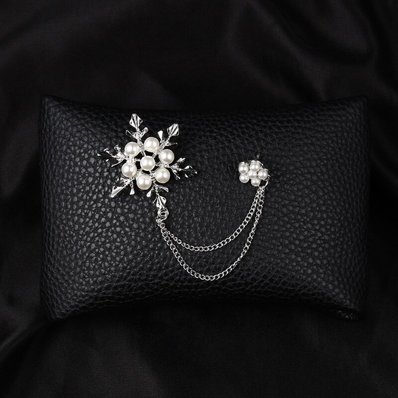 Rhinestone Broches Voor Vrouwen Parel Metalen Pinnen Sjaal Gesp Clip Kleding Accessoires Kerst Sieraden: Q