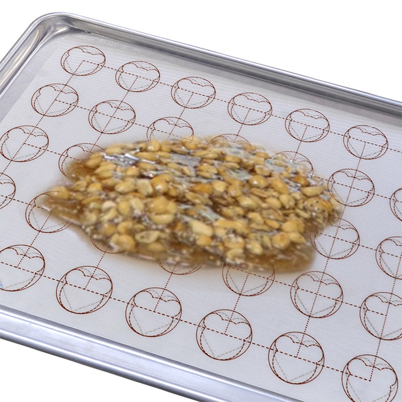 28*39cm or 11 "x 15.35" Non-Stick Silicone Cooking Mat Macaron Tool Biscuits With Bear Heart Round Drawing Lining