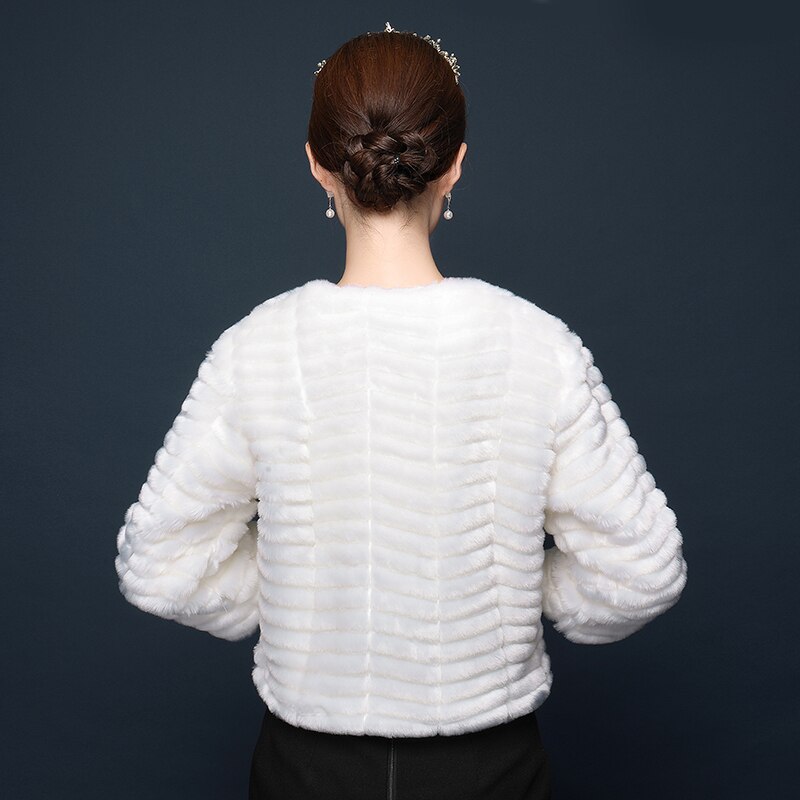 Trouwjurk Accessoires Faux Fur Bruiloft Jas Wrap Bolero Bolero Rood Roze Herfst Winter Jas Dikke Warme Bont Bruiloft Jassen