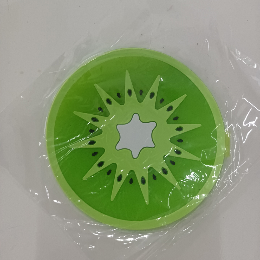 Fruit Shape Cup Coaster Silicone Slip Insulation Pad Cup Mat Drink Holder Mug Stand Home Table Decorations Kitchen Accessory: Kiwi fruit