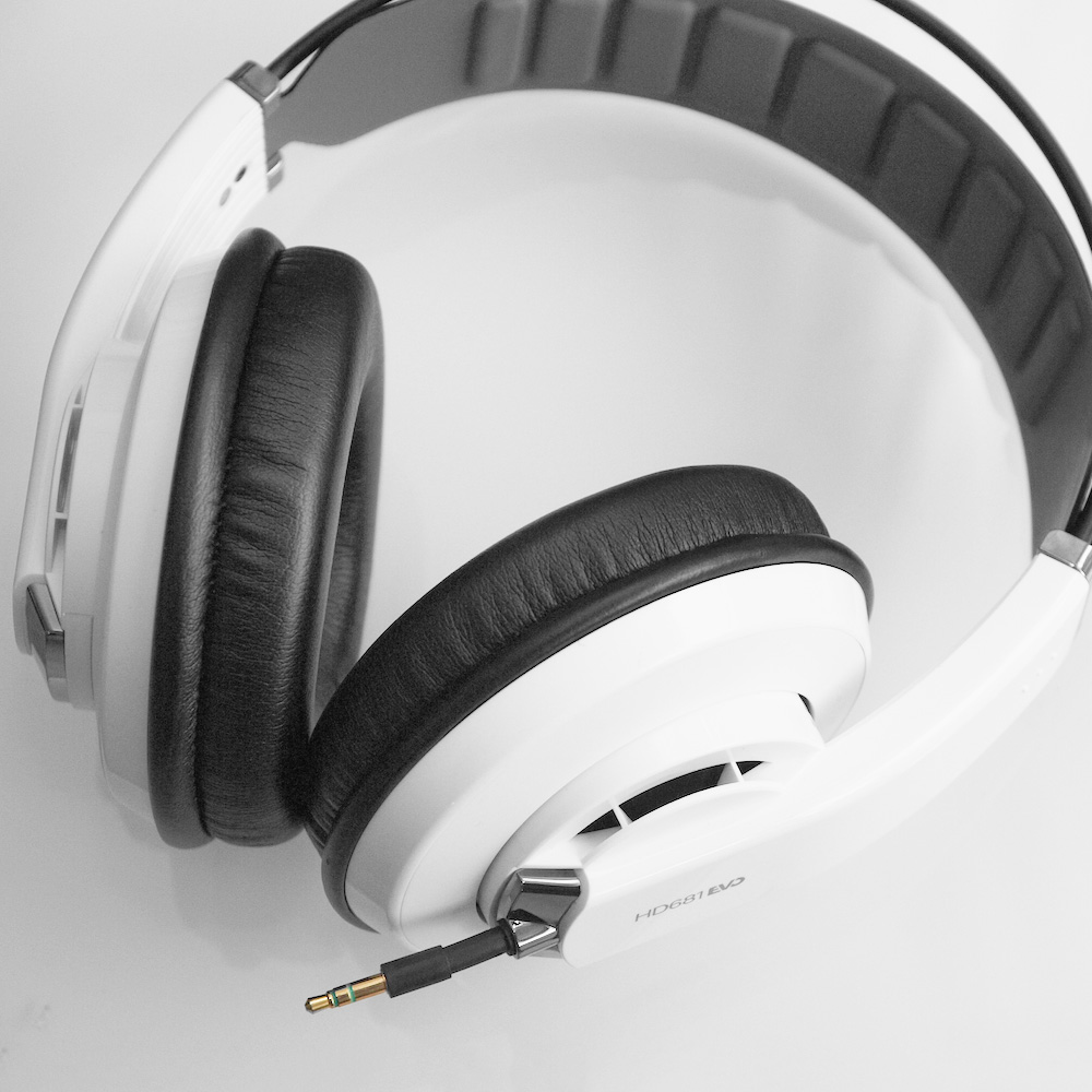 Superlux HD681 EVO Dynamic Semi-open Audio Monitoring Headphones Detachable Audio Cable Headset