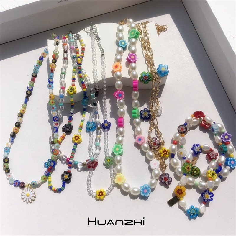 HUANZHI Korea Sweet Metal Chain Transparent Colorful Beaded Irregular Flowers Pearl Necklace for Women Party Jewelry