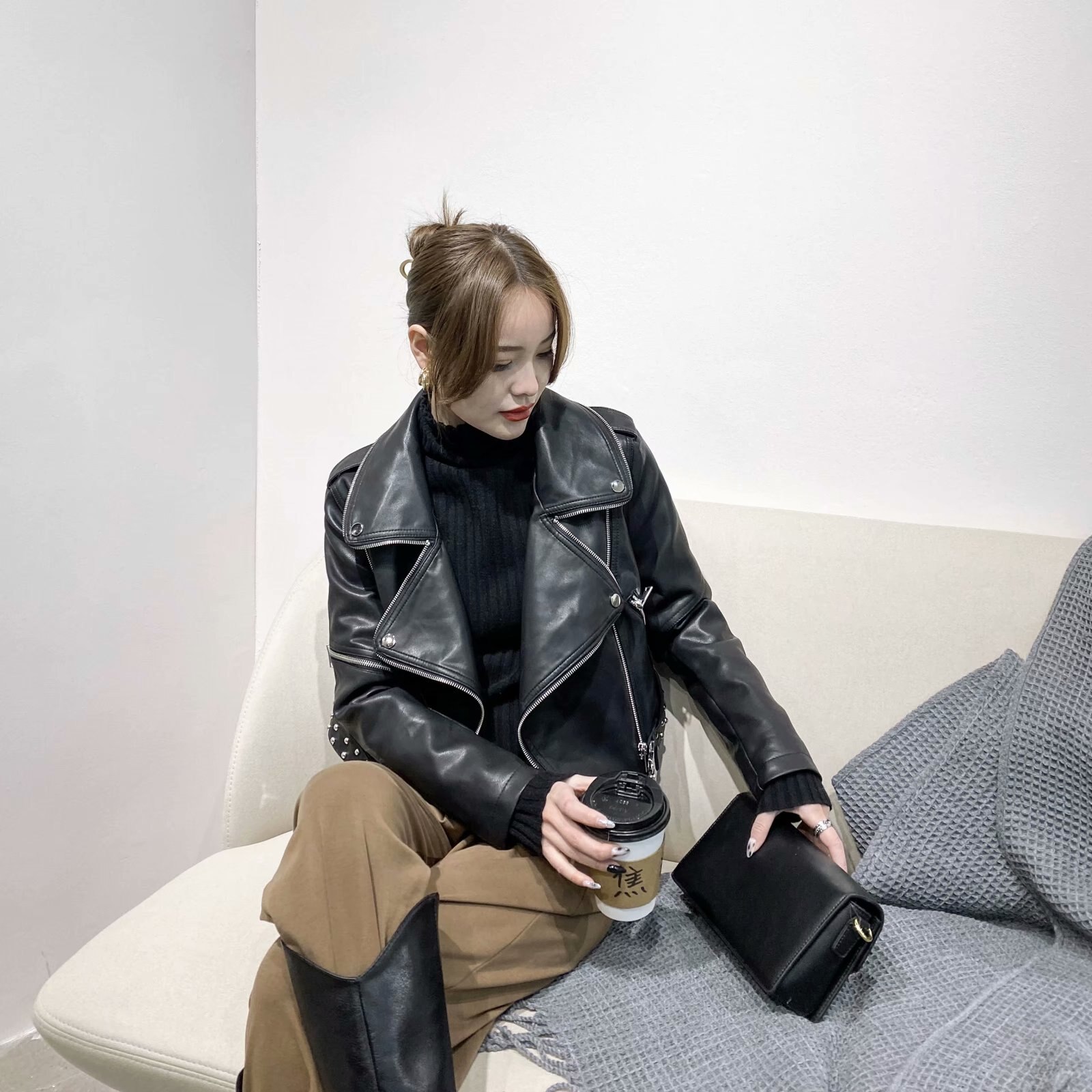 Chaquetas de cuero para motocicleta para mujer, chaqueta de cuero verde para invierno y otoño, piel sintética ajustada, novedad de