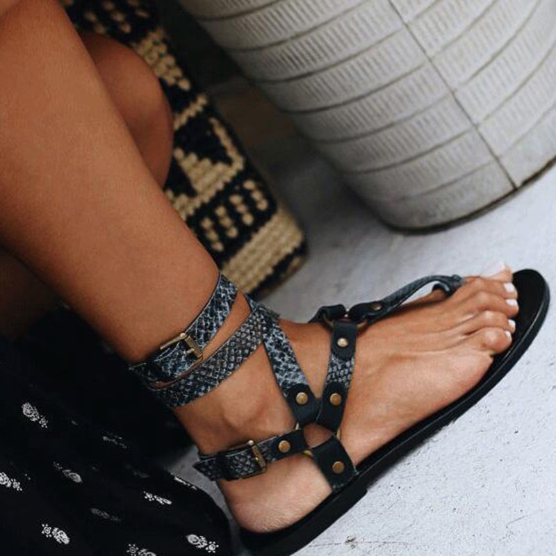 Sandali estivi donna Clip da donna fibbia serpentina punta aperta scarpe basse donna moda sandali Casual donna 2020 nuovo caldo