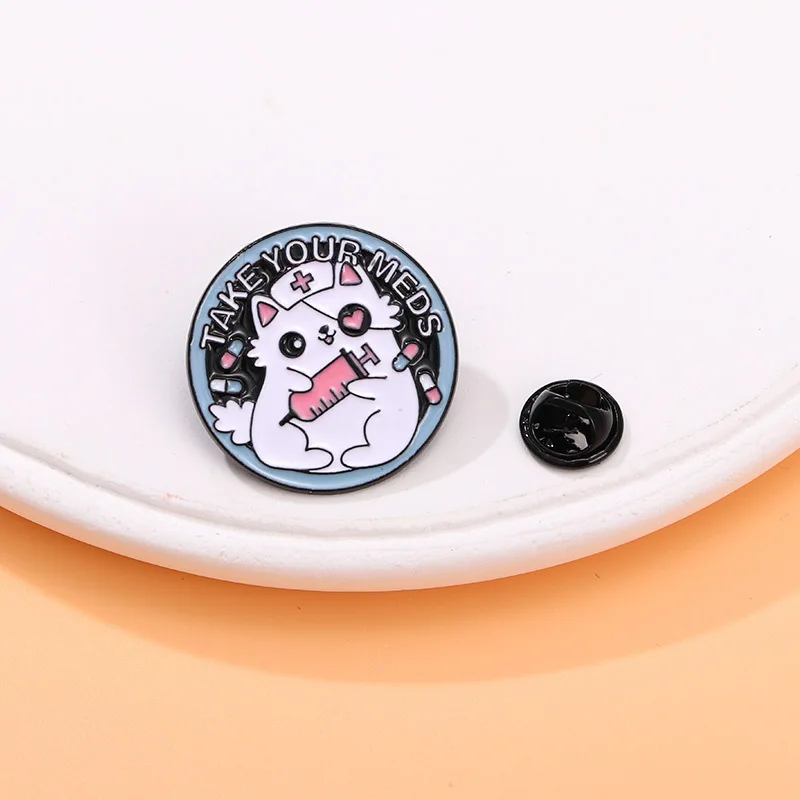 Alfileres esmaltados de pato para perro y Doctor, broches de animales, gatos y enfermeras, insignias de solapa de dibujos animados, ropa, mochila, de joyería para amigos: Pistola negra plateada