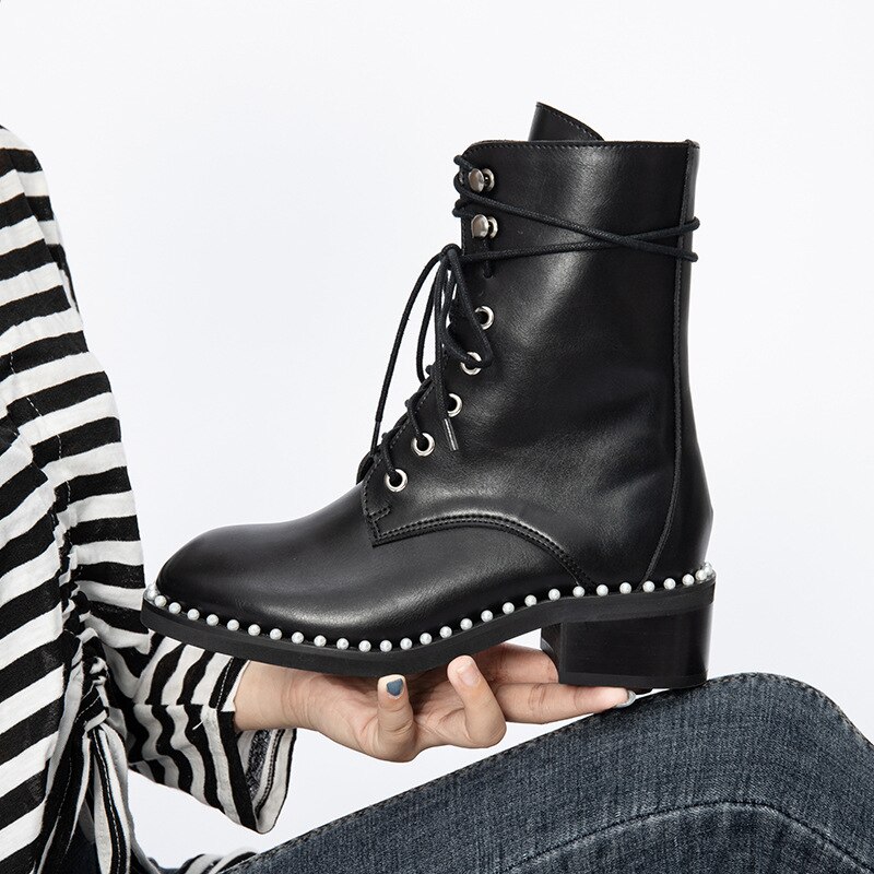 Martin Boots Female Handsome Autumn and Winter Flat-bottomed Thick-soled Locomotive British Style Pearl Short Boots Women