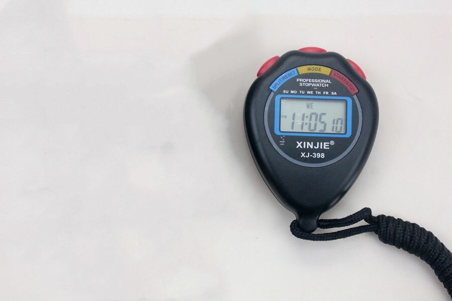neue Klassische Wasserdichte Digital Handheld LCD Handheld Sport Stoppuhr Timer Stoppuhr mit Schnur: Schwarz 2