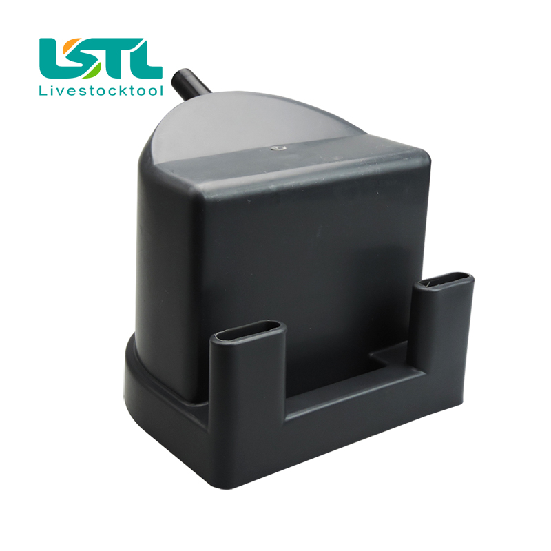 Livestock Milk Drinking Bucket Calf Cow Milk bucket With Ruuber Feed Nipple Feeding Milk Bucket for Claf Lamb Pig