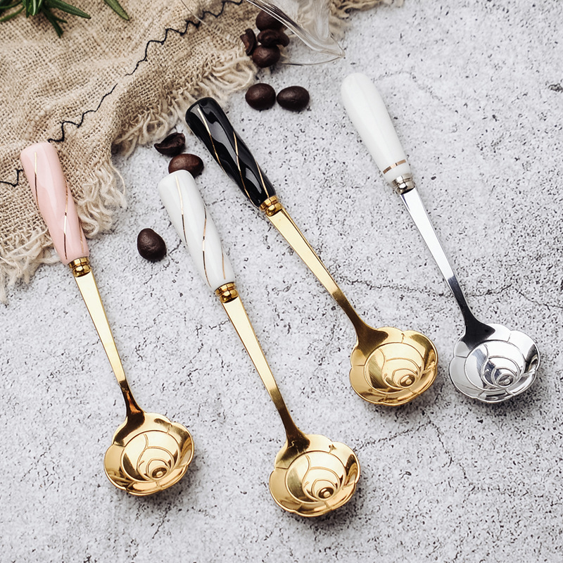 Cuchara de café de acero inoxidable con forma de flor, cucharilla creativa para helado, cucharilla de cocina para agitar, vajilla dorada