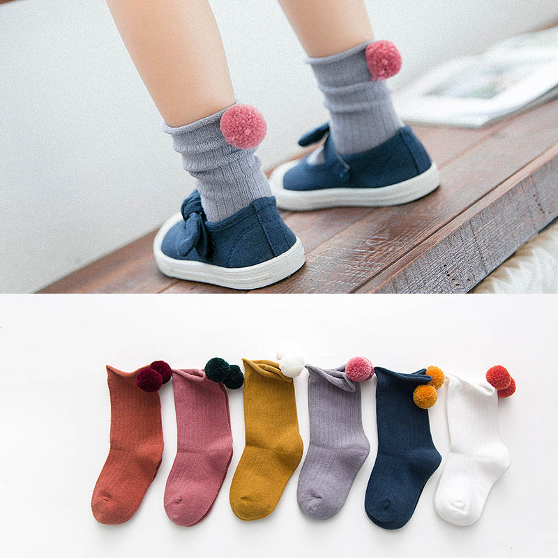 Leuke Pompom Kids Baby Sokken Cotton Baby Baby Meisje Sokken Kinderen Peuter Knie Hoge Vloer Sokken Sokken Meia Infantil Calcetines